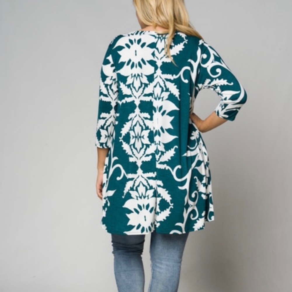 PLUS SIZE- The Corrine Tunic- green ivory tunic - Picture 4 of 9